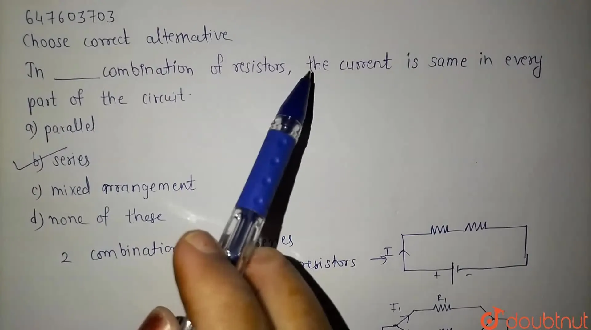 [Marathi] Choose the correct alternative. In combination of resistor